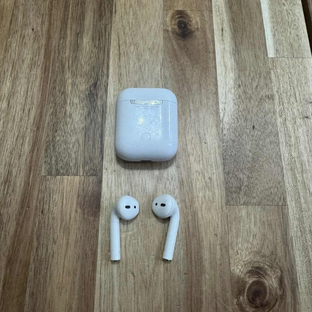 Apple AirPods 2nd Generation White A2031 Wireless Earbuds with Charging Case